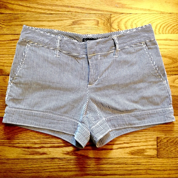 GAP Pants - Pinstripe shorts